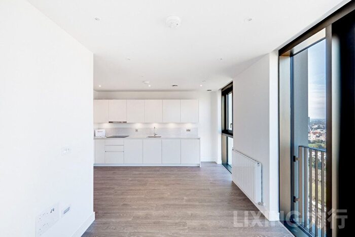 2 Bedroom Flat To Rent In Menara Point, Twelvetrees Park, West Ham, E16