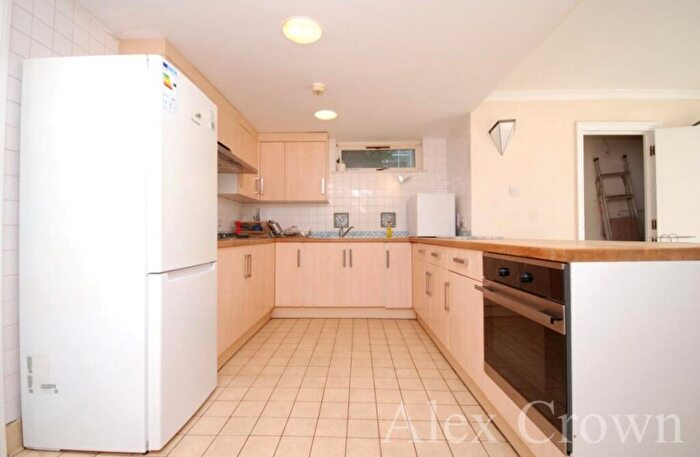 6 Bedroom Terraced House To Rent In Kiver Road, Archway, N19