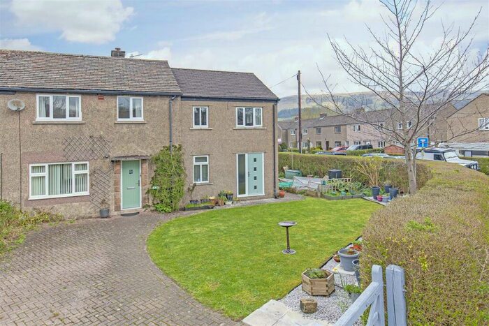 4 Bedroom Semi-Detached House For Sale In Castleton Road, Hope, Hope Valley, S33