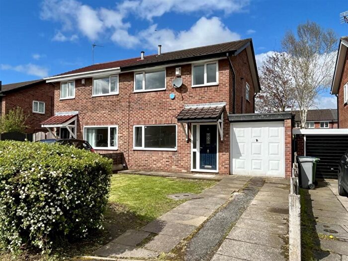 3 Bedroom Semi-Detached House For Sale In Briar Close, Sale, M33