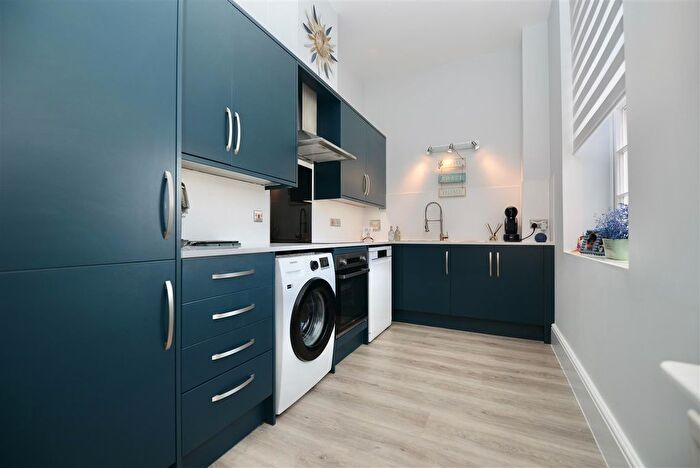 2 Bedroom Flat For Sale In , Kingswood Place, Boundary Walk, Knowle, Hampsh, PO17