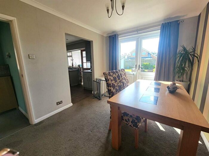 2 Bedroom House For Sale In Draycott Avenue, Hornsea, HU18