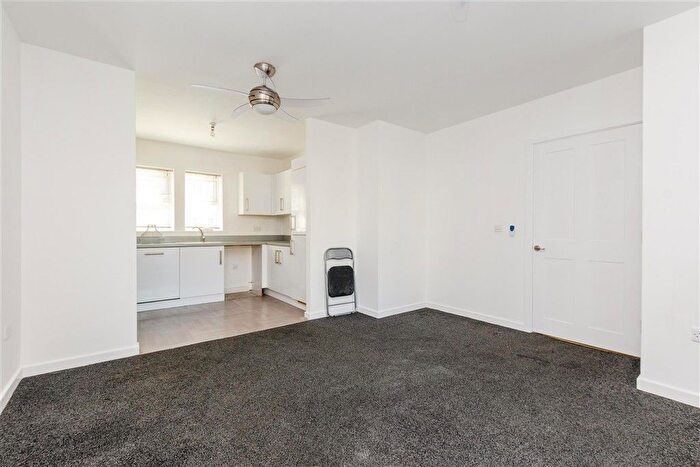 2 Bedroom Flat For Sale In Crawford Avenue, Dartford, Kent, DA1