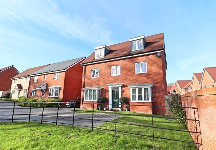 5 Bedroom Detached House For Sale In Goodwin Close, Braintree, CM7