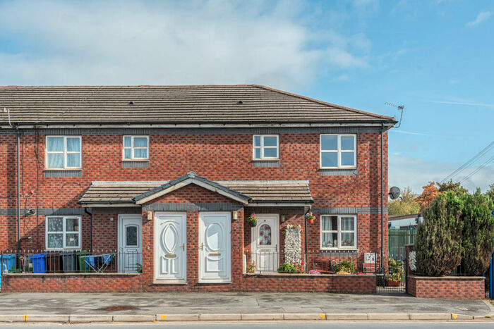 2 Bedroom Flat To Rent In Mount Road, Manchester, M18