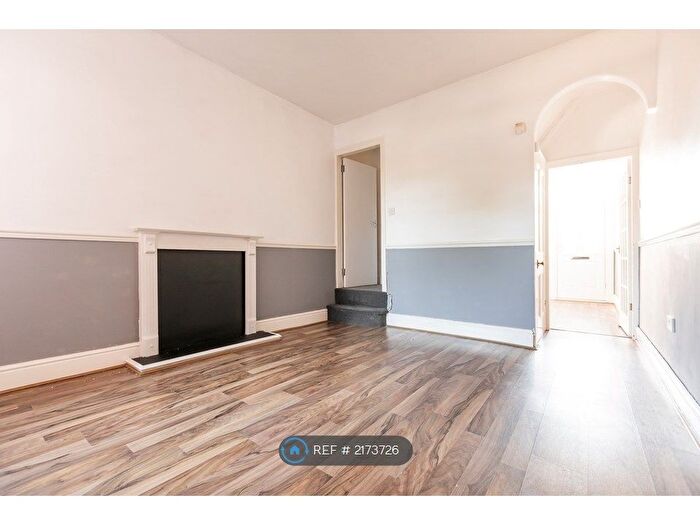 3 Bedroom End Of Terrace House To Rent In Vicarage Road, Halesowen, B62