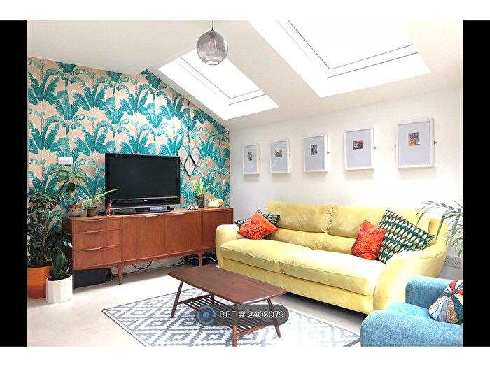 2 Bedroom Flat To Rent In Beryl Road, London, W6