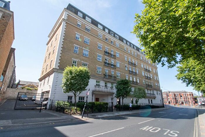 2 Bedroom Flat To Rent In Clapham Park Road, London, SW4