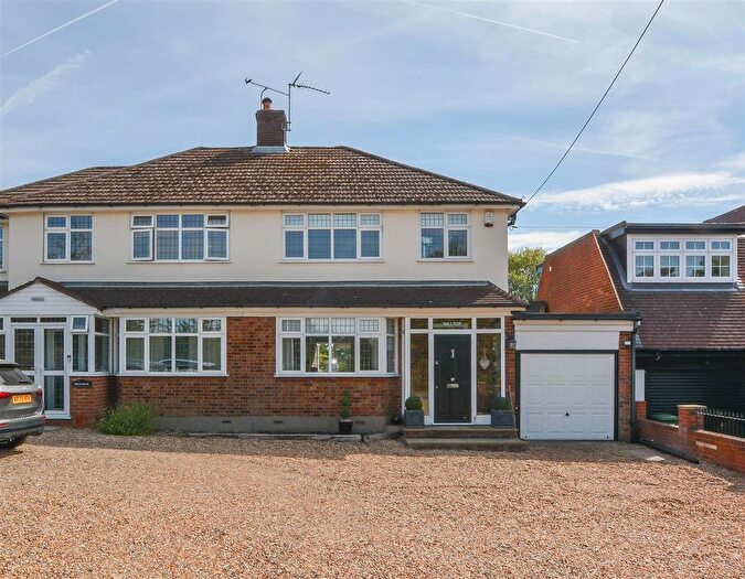 2 Bedroom Property To Rent In Warley Road, Upminster, RM14