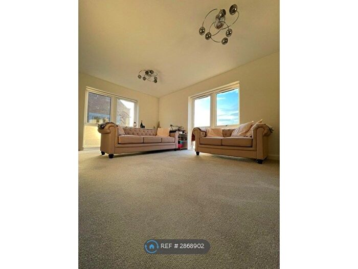 2 Bedroom Flat To Rent In Scotts Square, Hull, HU1