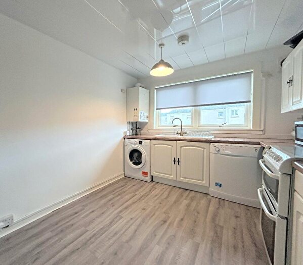 2 Bedroom Flat For Sale In Tiree Place, Hallglen, Falkirk, FK1