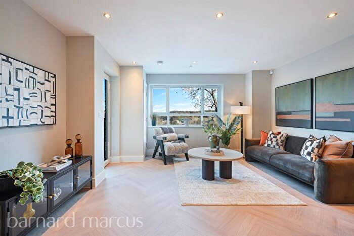 3 Bedroom Apartment For Sale In Riddlesdown Road, Purley, CR8