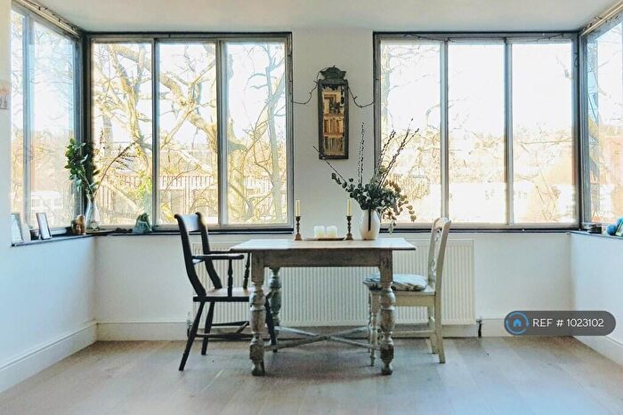 2 Bedroom Flat To Rent In Swains Lane, London, N6