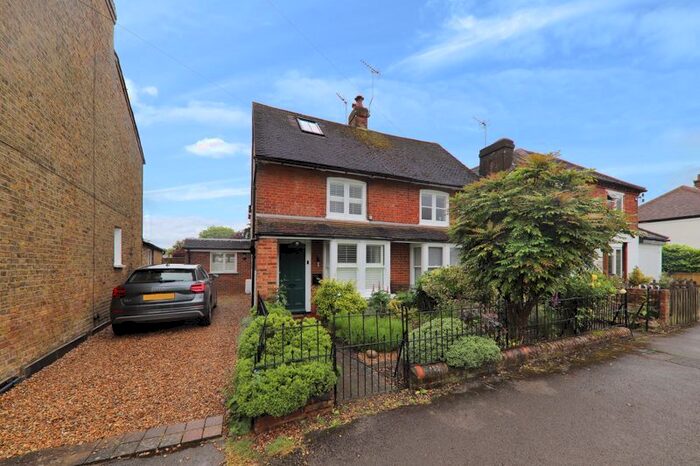 2 Bedroom Semi-Detached House To Rent In The Green, Rickmansworth, WD3