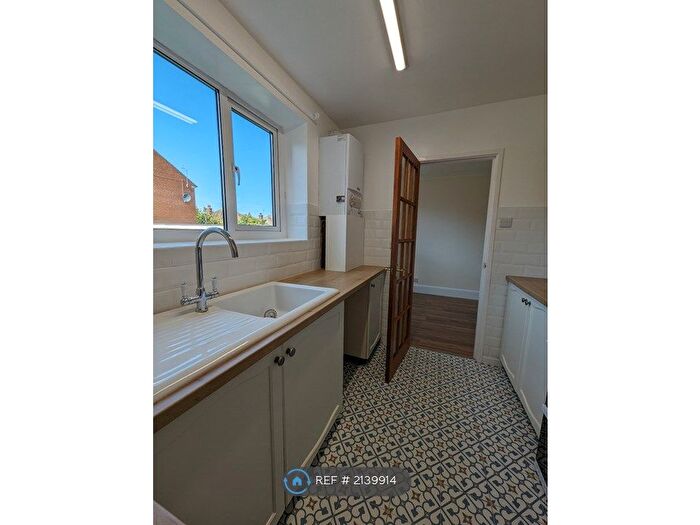 2 Bedroom Flat To Rent In Trillo Avenue, Rhos On Sea, Colwyn Bay, LL28