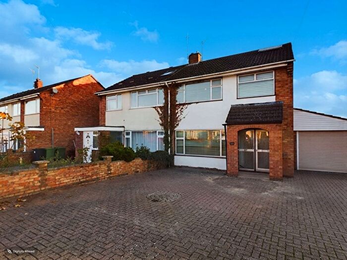 3 Bedroom Semi-Detached House To Rent In Riverview Close, Worcester, WR2
