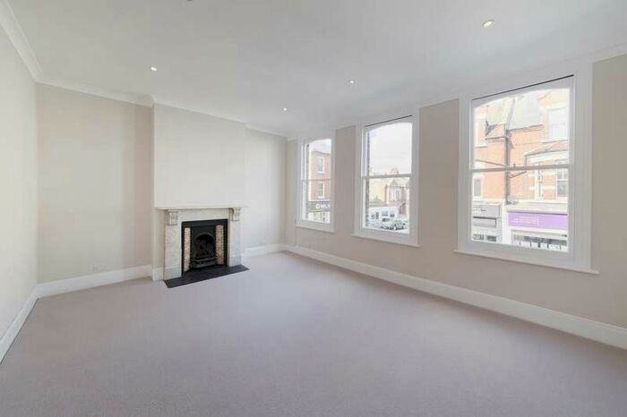 3 Bedroom Flat To Rent In New Kings Road, London, SW6