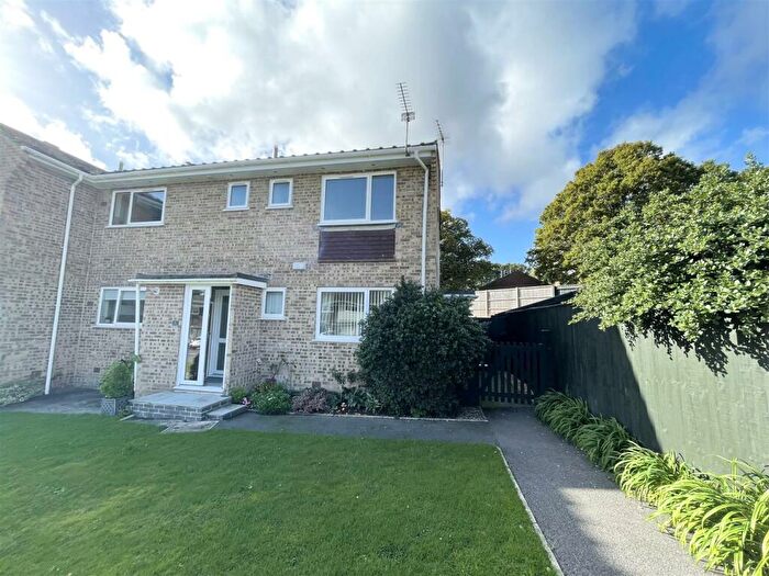 3 Bedroom Flat For Sale In Stirrup Close, Wimborne, BH21