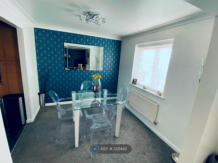 2 Bedroom Flat To Rent In Retort Close, Southend-On-Sea SS1