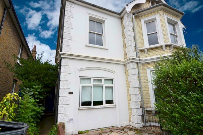 4 Bedroom Apartment To Rent In Park Road, Kingston Upon Thames, Uk, KT2