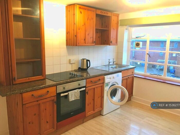 2 Bedroom Flat To Rent In Wood Street, Calne, SN11