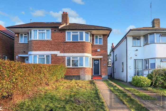 3 Bedroom Semi-Detached House To Rent In Engel Park, Mill Hill, London, NW7