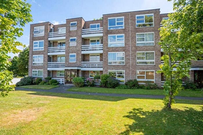 2 Bedroom Flat To Rent In Hardwick Green, Ealing, W13