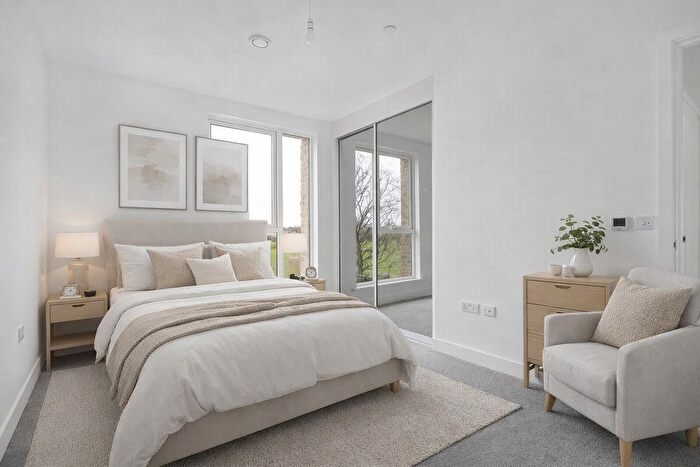 1 Bedroom Flat To Rent In Brecon Court, Hounslow, TW3