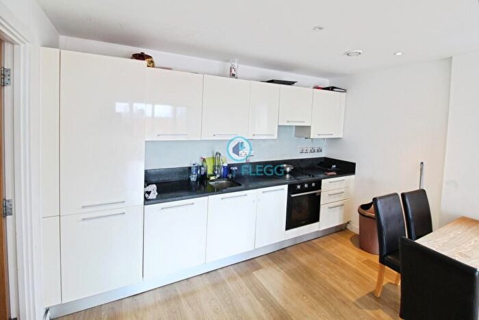 2 Bedroom Flat To Rent In Slough Station, Lexington Apartments, SL2