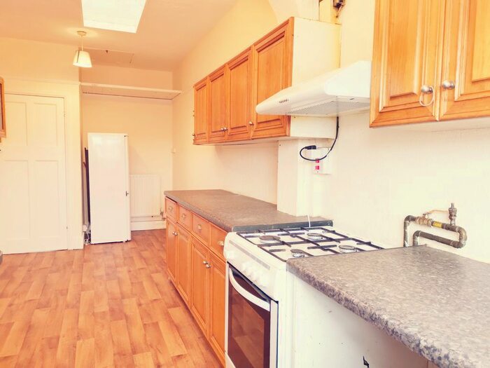 2 Bedroom Flat To Rent In The Triangle, Burnt Oak Lane, Blackfen, Sidcup, DA15