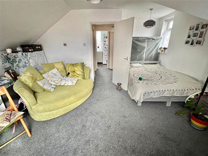 Studio To Rent In Queens Road, London, N11