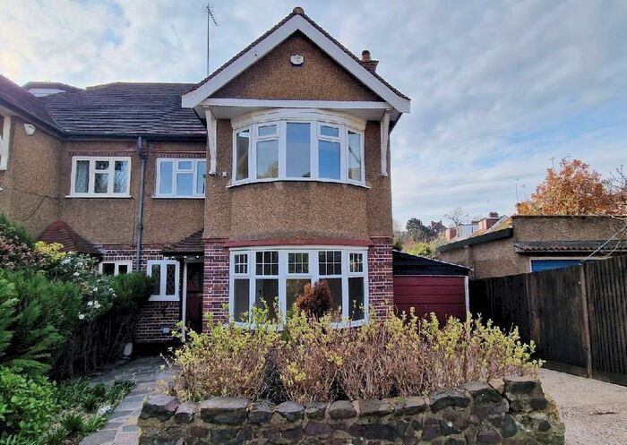 3 Bedroom Semi-Detached House To Rent In Hatley Close, London, N11