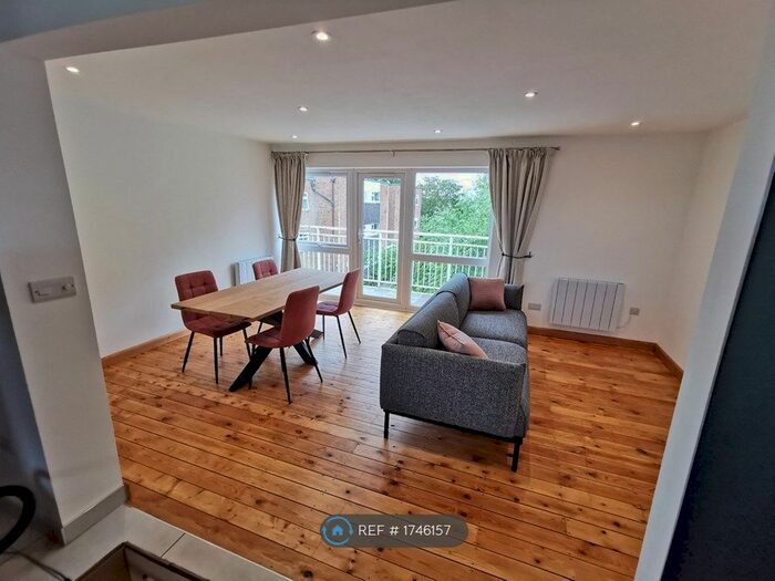2 Bedroom Flat To Rent In Bishops Court, Trumpington, Cambridge, CB2