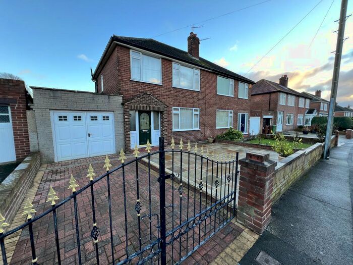 3 Bedroom Semi-Detached House To Rent In Bedford Close, Featherstone, WF7