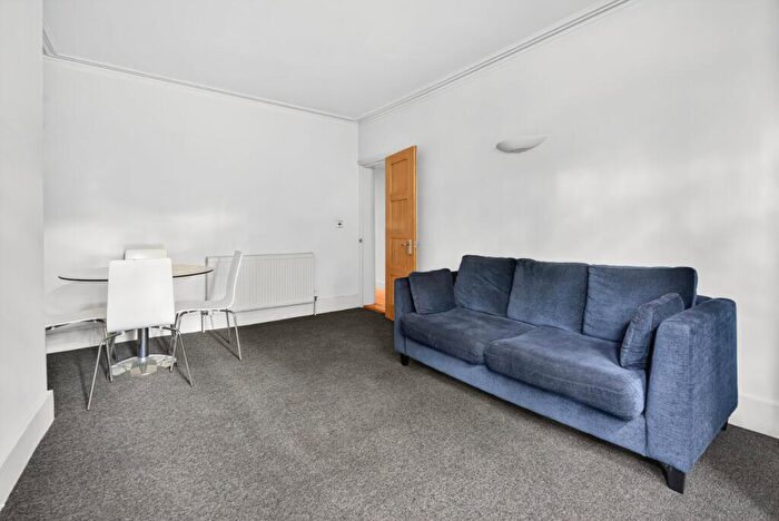 1 Bedroom Apartment To Rent In Waterloo Terrace, Islington, London, N1