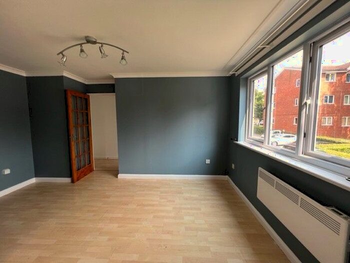 Studio To Rent In Howard Close, Waltham Abbey, EN9