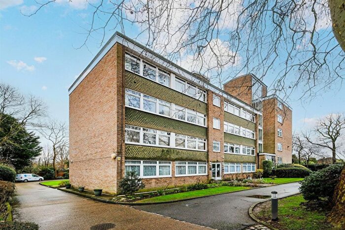 2 Bedroom Flat For Sale In St. Mary's Lodge, St. Marys Avenue, Wanstead, E11