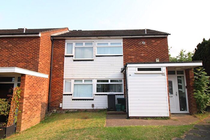 2 Bedroom Maisonette For Sale In Mapleton Close, Bromley, BR2