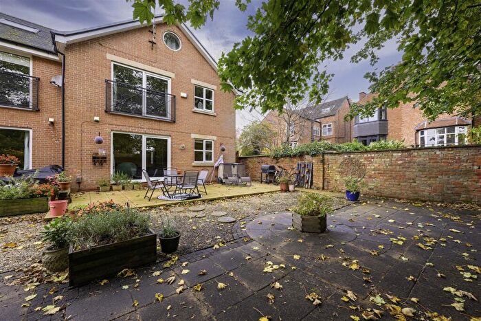 2 Bedroom Apartment For Sale In Kingshill Road, Manchester, M21