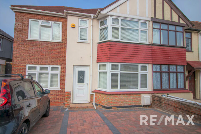 3 Bedroom End Of Terrace House To Rent In Waltham Way, Chingford, E4