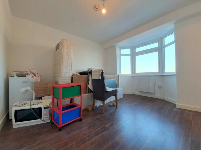 Studio To Rent In Dale Avenue, Edgware HA8