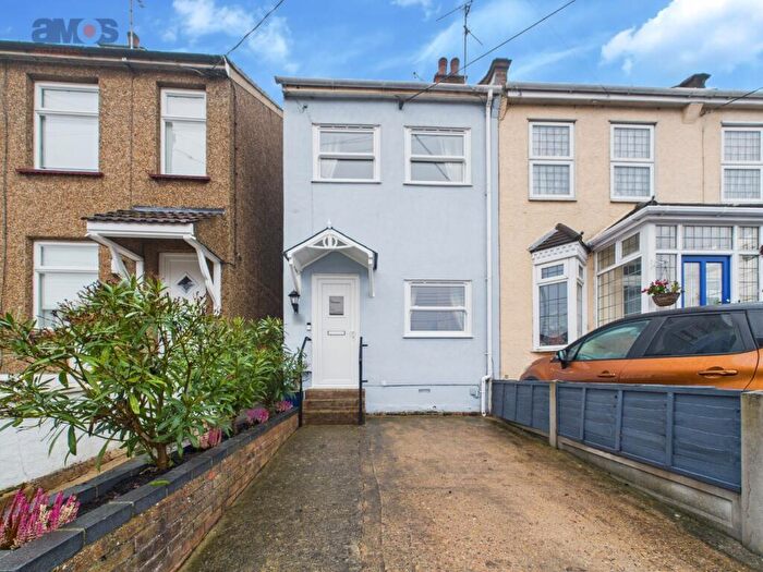 3 Bedroom Semi Detached House For Sale In Church Road, Hadleigh, Benfleet, Essex, SS7