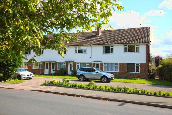 2 Bedroom Flat To Rent In Byfleet, Surrey, KT14