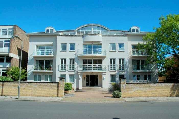 2 Bedroom Flat To Rent In Carlton Drive, Putney, London, SW15