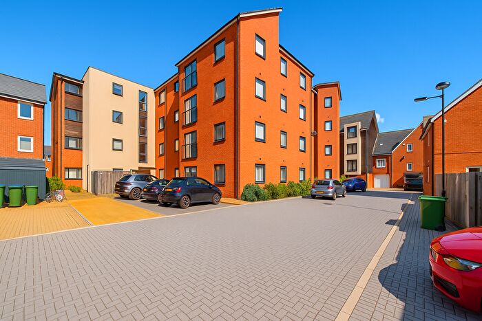 2 Bedroom Flat For Sale In Boldison Close, Aylesbury, Buckinghamshire, HP19