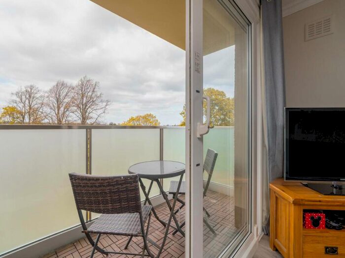 2 Bedroom Flat To Rent In Barnton Court, Barnton, Edinburgh, EH4