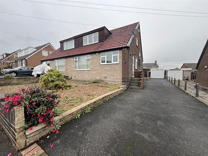 3 Bedroom Semi-Detached Bungalow For Sale In Elizabeth Avenue, Wyke, Bradford, BD12