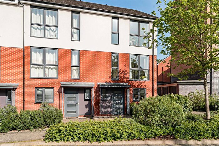 4 Bedroom Town House For Sale In Greenham Avenue, Reading, RG2