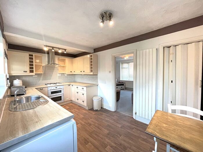 2 Bedroom End Of Terrace House To Rent In Clough Road, Manchester, M43