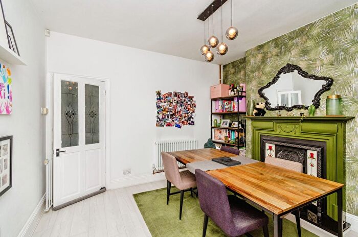 3 Bedroom End Of Terrace House For Sale In Daw End Lane, Walsall, West Midlands, WS4